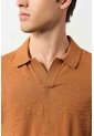 Polo Manga Corta Tejida Para Hombre Xinca Polo Manga Corta Tejida Para Hombre Xinca Miel XS VÉLEZ de Vélez