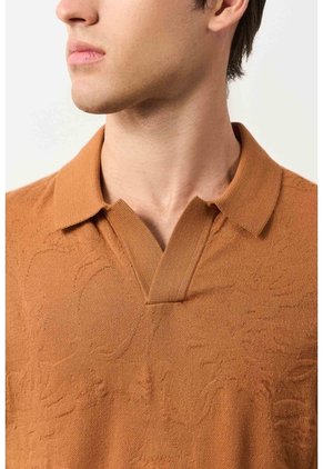 Polo Manga Corta Tejida Para Hombre Xinca Polo Manga Corta Tejida Para Hombre Xinca Miel XS VÉLEZ