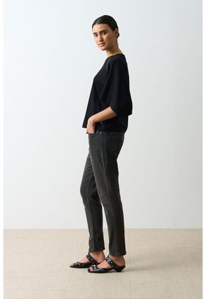 Camiseta Soren Para Mujer Tejida Camiseta Soren Para Mujer Tejida Negro L VÉLEZ