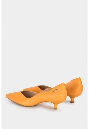 Tacones Cerrados Jade De Cuero Para Mujer Tacón Bajo Amarillo Tacones Cerrados Jade De Cuero Para Mujer Tacón Bajo Amarillo 36 Vélez