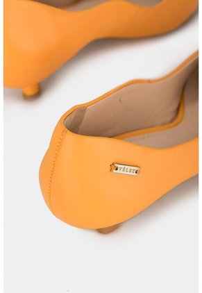 Tacones Cerrados Jade De Cuero Para Mujer Tacón Bajo Amarillo Tacones Cerrados Jade De Cuero Para Mujer Tacón Bajo Amarillo 36 Vélez