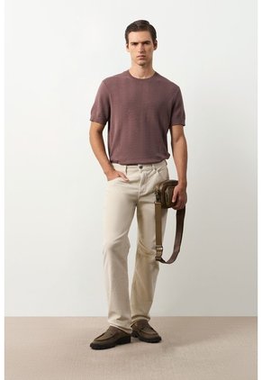 Jeans Fit Regular Para Hombre Dakar Jeans Fit Regular Para Hombre Dakar Crema 38 VÉLEZ