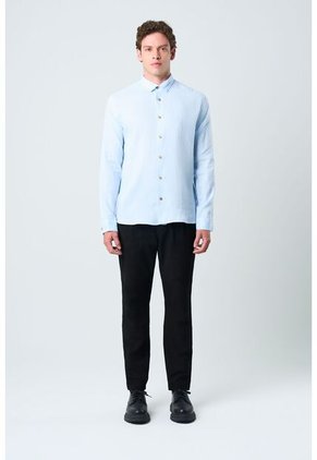 Camisa Manga Larga En Lino Para Hombre Silueta Semi Ajustada Camisa Manga Larga En Lino Para Hombre Silueta Semi Ajustada Azul Claro S VÉLEZ