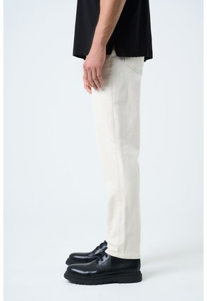 Pantalón Calluna Confort Para Hombre Semi Fitted Pantalón Calluna Confort Para Hombre Semi Fitted Crema 38 VÉLEZ