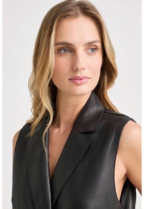 Chaleco Sol De Cuero Ovino Para Mujer Fit Recto Chaleco Sol De Cuero Ovino Para Mujer Fit Recto Negro XL VÉLEZ