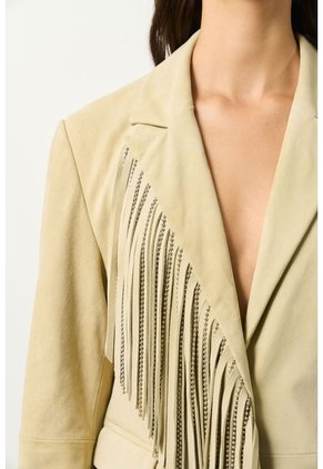 Blazer En Gamuza Para Mujer Lyra Blazer En Gamuza Para Mujer Lyra Arena S VÉLEZ