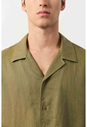 Camisa Manga Corta En Lino Para Hombre Málaga Camisa Manga Corta En Lino Para Hombre Málaga Verde Oliva XL VÉLEZ