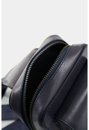 Manos Libres Lyra De Cuero Para Hombre Efecto Encerado Manos Libres Lyra De Cuero Para Hombre Efecto Encerado Azul Oscuro VÉLEZ