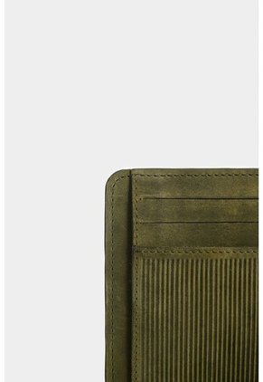 Porta Tarjetas Vértice De Cuero Para Hombre Detalle Rayas Porta Tarjetas Vértice De Cuero Para Hombre Detalle Rayas Verde Oliva VÉLEZ