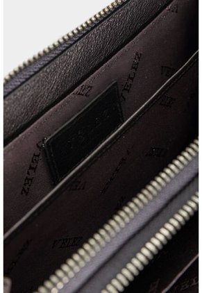 Billetera Porta Chequera Singapur De Cuero Para Mujer Con Reata Billetera Porta Chequera Singapur De Cuero Para Mujer Con Reata Negro Vélez