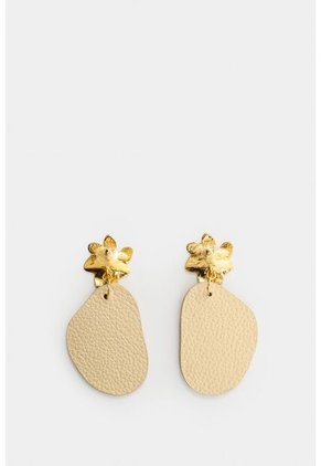 Arete Flor Metalizada De Cuero Para Mujer Lumia Arete Flor Metalizada De Cuero Para Mujer Lumia Dorado VÉLEZ