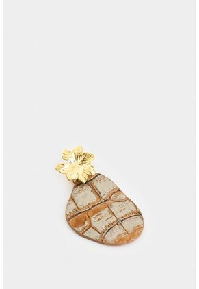 Arete Flor Metalizada De Cuero Para Mujer Lumia Arete Flor Metalizada De Cuero Para Mujer Lumia Miel VÉLEZ
