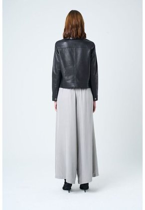 Chaqueta Kalaha De Cuero Para Mujer Silueta Trucker Chaqueta Kalaha De Cuero Para Mujer Silueta Trucker Negro S VÉLEZ