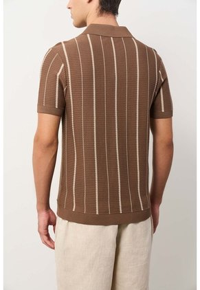 Polo Manga Corta Tejida Para Hombre Kiri Polo Manga Corta Tejida Para Hombre Kiri Tabaco L VÉLEZ
