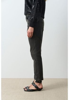 Jean Bota Recta Black En Denim Para Mujer Cortes Cuero Jean Bota Recta Black En Denim Para Mujer Cortes Cuero Gris 12 VÉLEZ