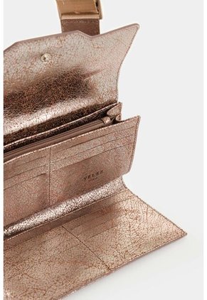 Porta Chequera De Cuero Folia Para Mujer Damasco 2 Porta Chequera De Cuero Folia Para Mujer Damasco 2 Plata VÉLEZ