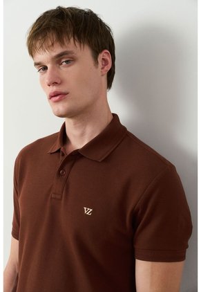 Polo Manga Corta Essential Para Hombre Textura Polo Manga Corta Essential Para Hombre Textura Cafe XXL VÉLEZ