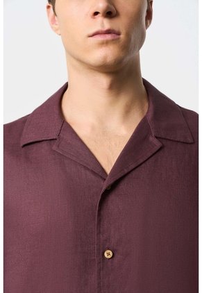 Camisa Manga Corta En Lino Para Hombre Málaga Camisa Manga Corta En Lino Para Hombre Málaga Vinotinto L VÉLEZ