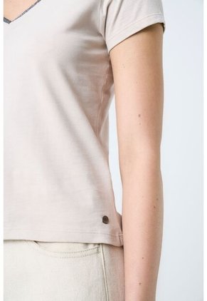 Camiseta Básica Para Mujer Millaré Metálico Decorativo Camiseta Básica Para Mujer Millaré Metálico Decorativo Arena XS VÉLEZ