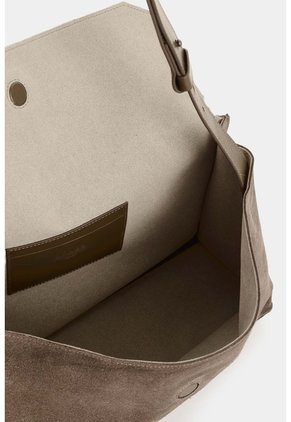 Bolso Messenger En Cuero Para Hombre Nacar Bolso Messenger En Cuero Para Hombre Nacar Tabaco VÉLEZ
