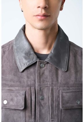 Chaqueta Aron En Gamuza Para Hombre Detalle Cuero Chaqueta Aron En Gamuza Para Hombre Detalle Cuero Gris Pistola XL VÉLEZ