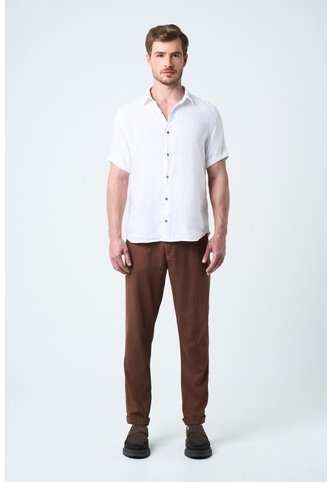 Pantalón Aron En Lino Para Hombre Ribete Cuero Pantalón Aron En Lino Para Hombre Ribete Cuero Tabaco 38 VÉLEZ Vélez