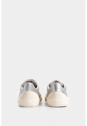 Tenis Torino 2.0 De Cuero Para Hombre Detalle Laminado Tenis Torino 2.0 De Cuero Para Hombre Detalle Laminado Plata 45 VÉLEZ