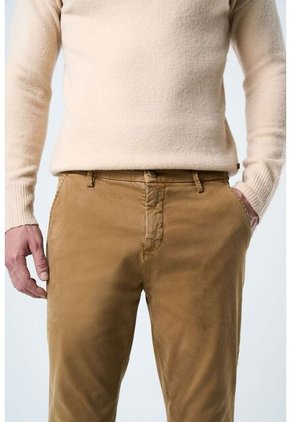 Pantalón Chino Italo Para Hombre Semifitted Pantalón Chino Italo Para Hombre Semifitted Miel 36 VÉLEZ
