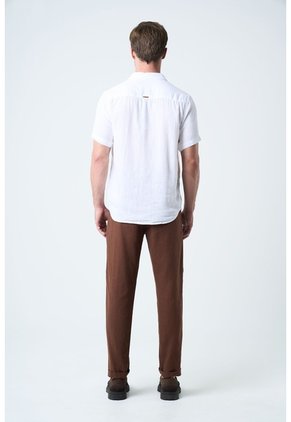 Pantalón Aron En Lino Para Hombre Ribete Cuero Pantalón Aron En Lino Para Hombre Ribete Cuero Tabaco 32 VÉLEZ