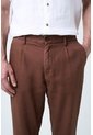 Pantalón Aron En Lino Para Hombre Ribete Cuero Pantalón Aron En Lino Para Hombre Ribete Cuero Tabaco 32 VÉLEZ de Vélez