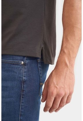 Camiseta Micropima Arizona Para Hombre Semi Ajustada Camiseta Micropima Arizona Para Hombre Semi Ajustada Negro L VÉLEZ