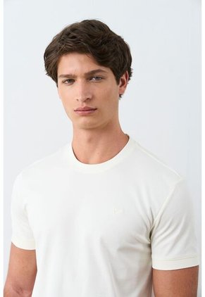 Camiseta Micropima Arizona Para Hombre Semi Ajustada Camiseta Micropima Arizona Para Hombre Semi Ajustada Crema M VÉLEZ