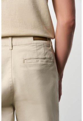 Pantalón Apis En Drill Para Hombre Silueta Baggy Pantalón Apis En Drill Para Hombre Silueta Baggy Beige 36 VÉLEZ