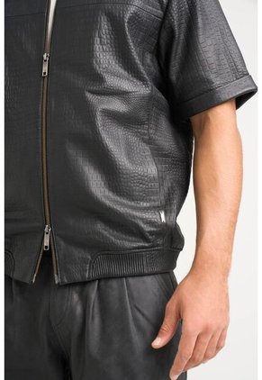 Camisa Manga Corta Sika 2.0 De Cuero Para Hombre Semi Fitted Camisa Manga Corta Sika 2.0 De Cuero Para Hombre Semi Fitted Negro L VÉLEZ