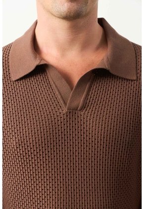 Polo Manga Corta Draco 2.0 Tejida Para Hombre Texturizada Polo Manga Corta Draco 2.0 Tejida Para Hombre Texturizada Tabaco S VÉLEZ
