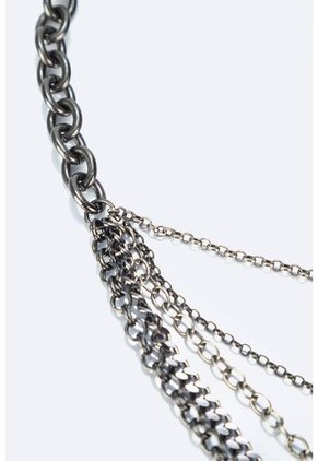 Collar Para Mujer En Cadenas Con Dijes Metálicos