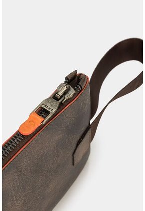 Cosmetiquera De Cuero Formentera Para Mujer Manija En Reata Cosmetiquera De Cuero Formentera Para Mujer Manija En Reata Cafe Vélez