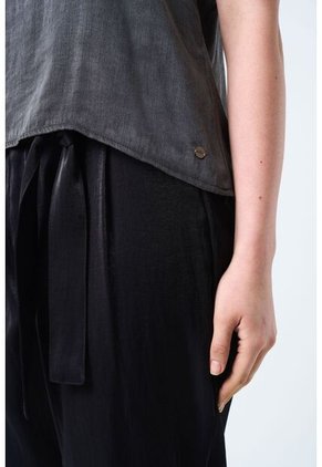 Camisa Aurora De Tiras En Tejido Plano Para Mujer Detalle Millaré Camisa Aurora De Tiras En Tejido Plano Para Mujer Detalle Millaré Negro S VÉLEZ