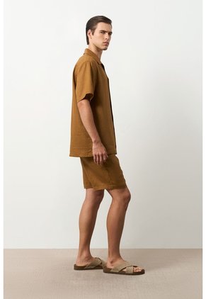 Camisa Manga Corta En Lino Para Hombre Málaga Camisa Manga Corta En Lino Para Hombre Málaga Cafe S VÉLEZ