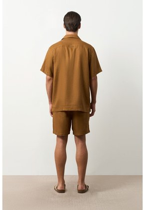Camisa Manga Corta En Lino Para Hombre Málaga Camisa Manga Corta En Lino Para Hombre Málaga Cafe S VÉLEZ