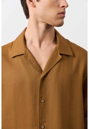 Camisa Manga Corta En Lino Para Hombre Málaga Camisa Manga Corta En Lino Para Hombre Málaga Cafe S VÉLEZ