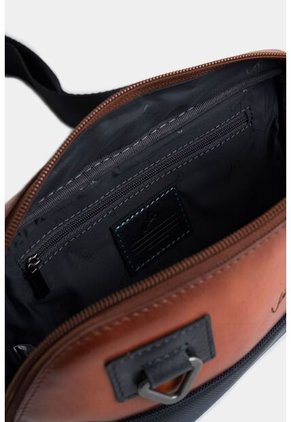 Riñonera Kanvas 2 De Cuero Para Hombre Contraste De Color Riñonera Kanvas 2 De Cuero Para Hombre Contraste De Color Brandy VÉLEZ
