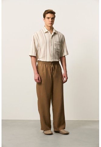Pantalón Relaxed Fit Para Hombre Elon Pantalón Relaxed Fit Para Hombre Elon Tabaco 38 VÉLEZ Vélez