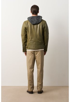 Chaqueta Belmont De Cuero Para Hombre Capucha Y Pechera Chaqueta Belmont De Cuero Para Hombre Capucha Y Pechera Verde Oliva S VÉLEZ