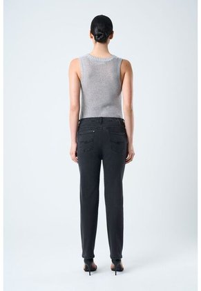 Jean Danika Slim En Denim Confort Para Mujer Bota Recta Jean Danika Slim En Denim Confort Para Mujer Bota Recta Negro 10 VÉLEZ
