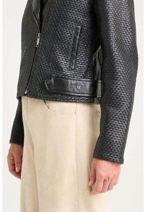 Chaqueta Claire Tejida De Cuero Para Mujer Silueta Biker Chaqueta Claire Tejida De Cuero Para Mujer Silueta Biker Negro XL VÉLEZ