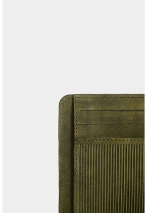 Porta Tarjetas Vértice De Cuero Para Hombre Detalle Rayas Porta Tarjetas Vértice De Cuero Para Hombre Detalle Rayas Verde Oliva VÉLEZ