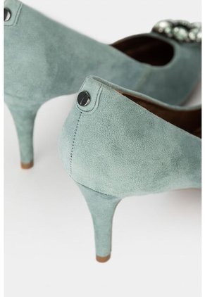 Tacones Cerrados Lagos De Cuero Para Mujer Aplique En Pedrería Tacones Cerrados Lagos De Cuero Para Mujer Aplique En Pedrería Agua Marina 38 Vélez