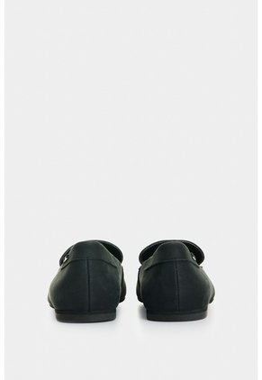 Mocasín De Cuero Para Mujer Ica Mocasín De Cuero Para Mujer Ica Negro 39 VÉLEZ