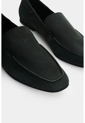 Mocasín De Cuero Para Mujer Ica Mocasín De Cuero Para Mujer Ica Negro 39 VÉLEZ